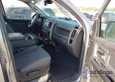 2019 Ram 1500 Classic Tradesman 4X2 5'7 Box z USA, uszkodzony, nr VIN 1C6RR6KT1KS746771